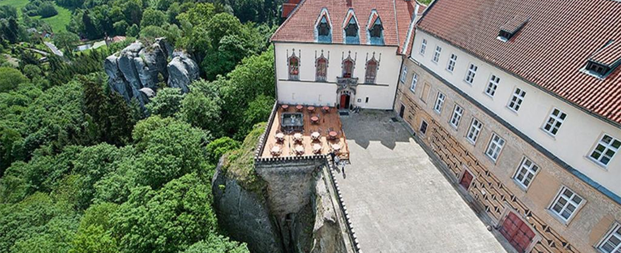 ZÁMECKÝ HOTEL HRUBÁ SKÁLA