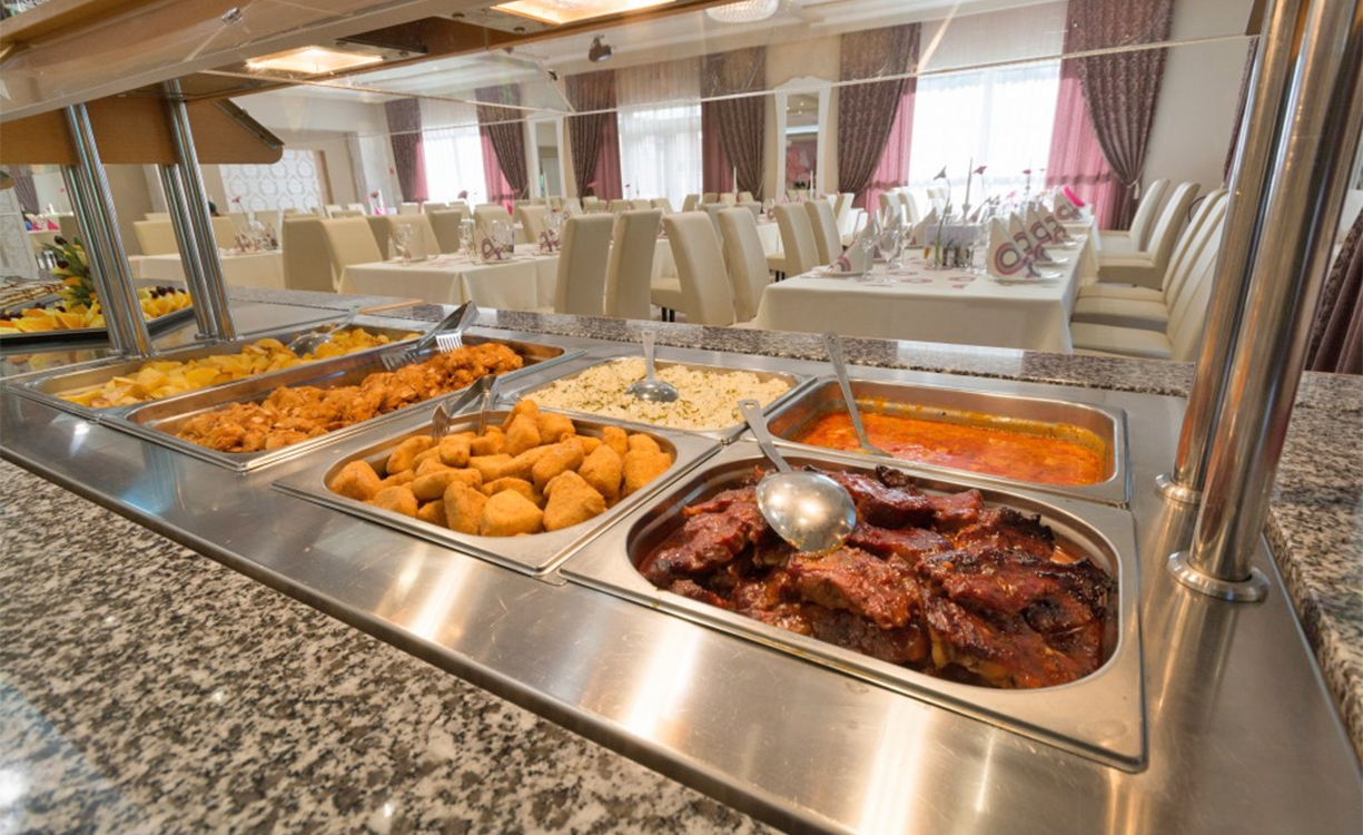 Ubytování Velký Meder u termálů: Hotel THERMAL VARGA – v županu do vody za pár minut