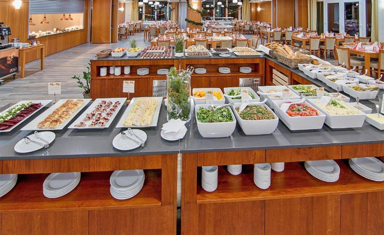 Hotel Srní: Komfortable Unterkunft im Böhmerwald für Touristen, Familien und Erholungssuchende.