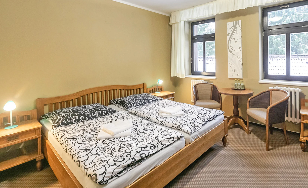 Hotel Perla Jizery v Josefově Dole: pohodový pobyt v srdci Jizerských hor se snídaní či polopenzí a wellness