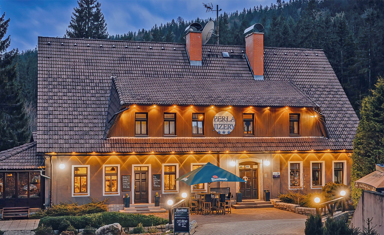 Hotel Perla Jizery v Josefově Dole: pohodový pobyt v srdci Jizerských hor se snídaní či polopenzí a wellness