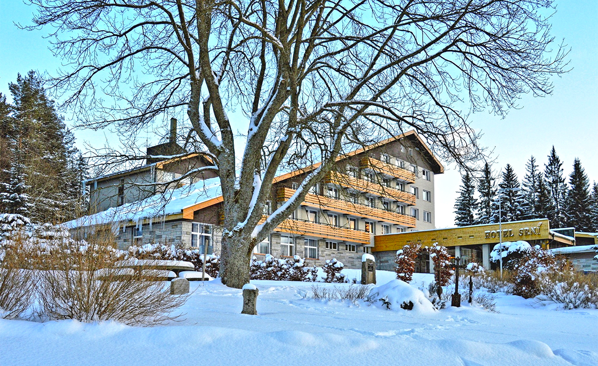 Hotel Srní: Komfortable Unterkunft im Böhmerwald für Touristen, Familien und Erholungssuchende.