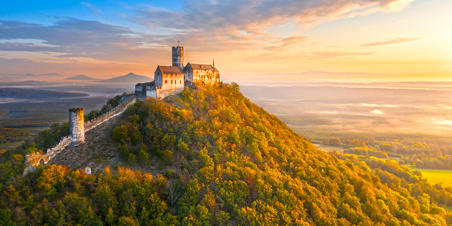 Entspannen Sie sich im schönen Grand Hotel am Macha-See unterhalb der Burg Bezděz