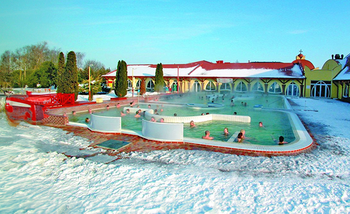 Ubytování Velký Meder u termálů: Hotel THERMAL VARGA – v županu do vody za pár minut